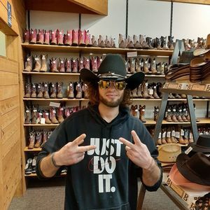 Meet your Posher, Tyler